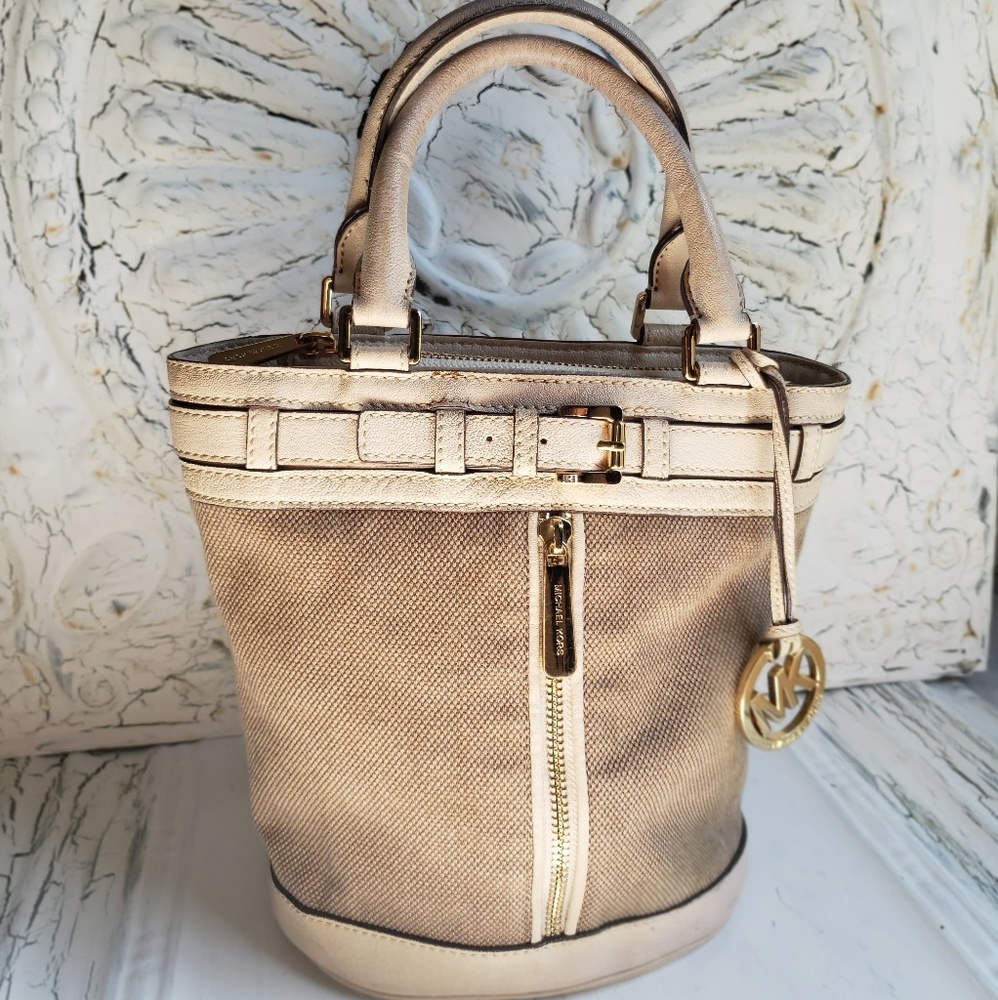 Retired Michael Kors Kingsbury Leather Bucket Bag. 021322 Small - Picture 1 of 8